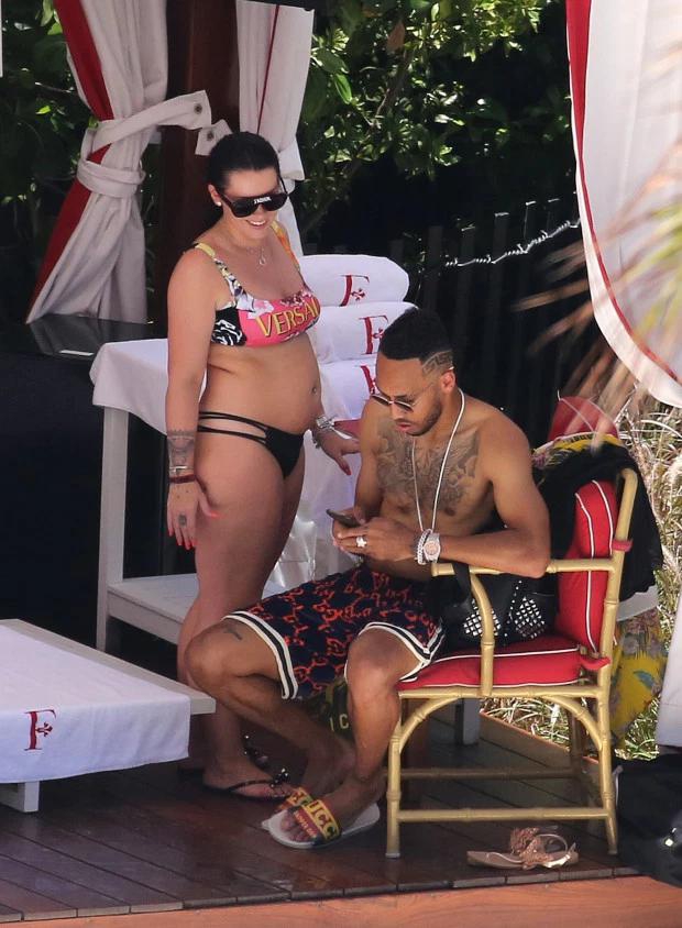 奥巴梅扬迈阿密海滩庆30岁生日