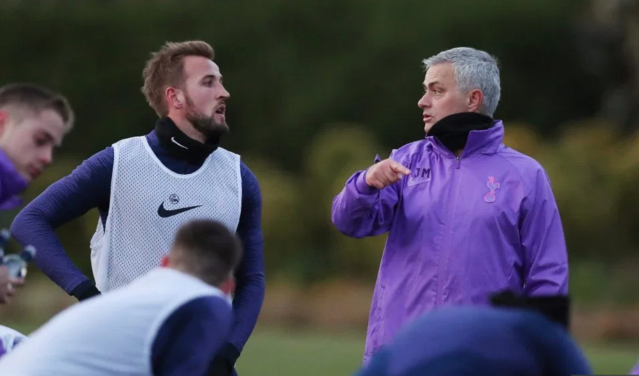 穆里尼奥意气风发！带热刺训练