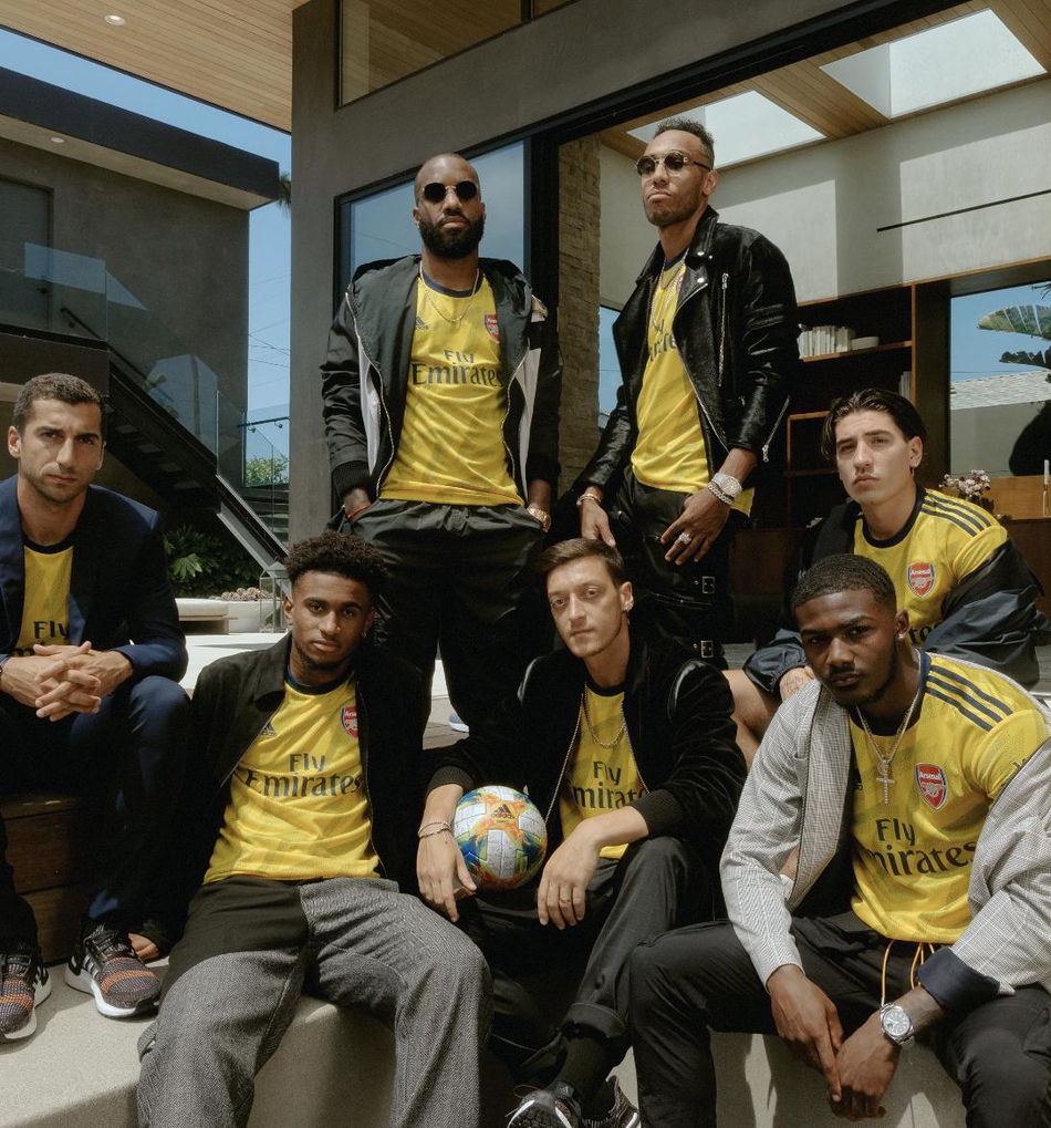 帅炸！阿森纳新客场球衣发布 哈登送出助攻