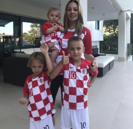 人生赢家！皇马巨星拥可爱三孩