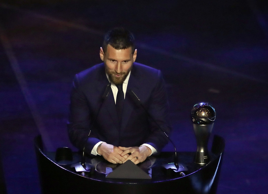 得票一览！梅西C罗国足队长投谁