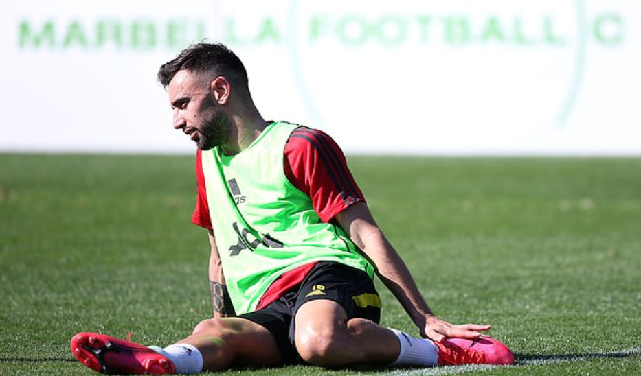 曼联训练！中场大将伤愈复出