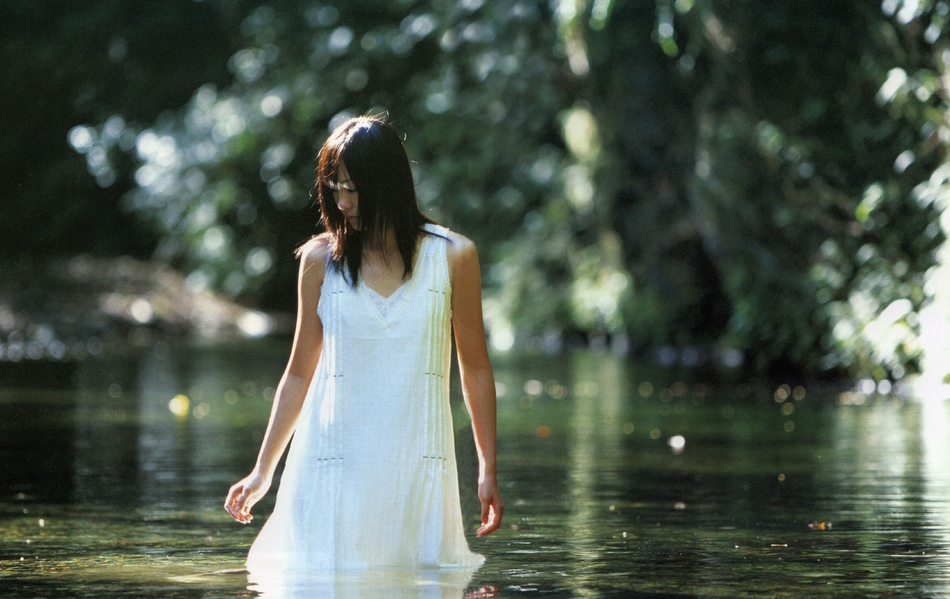 日本美女助力足球！甜美可人
