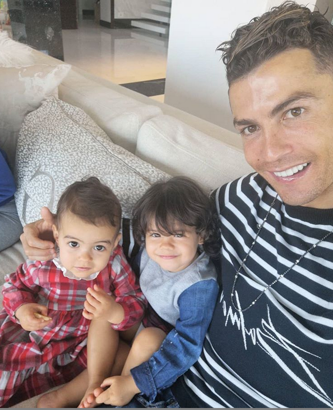 看总裁C罗咋带娃！霸道又温暖