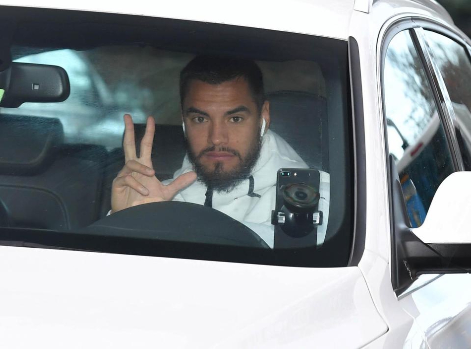 穆帅终露微笑 逃过处罚心情好