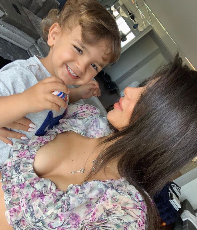 大女儿祝小法生日快乐：爱你！