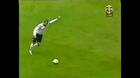 经典！贝克汉姆导弹式长传球