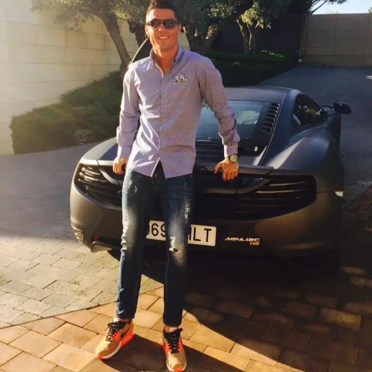 壕！C罗豪车云集 总价1.4亿元