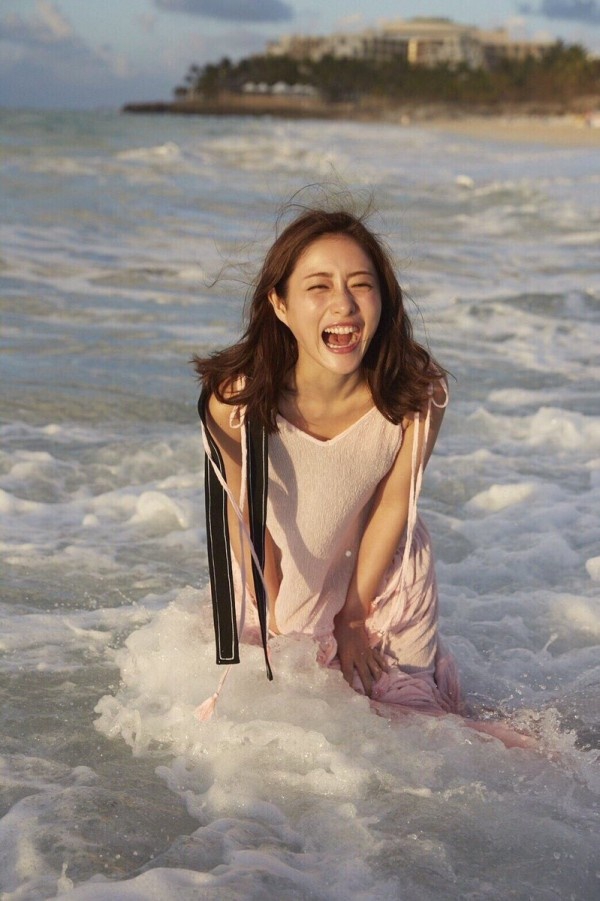 日本高颜值女神恋上皇马新星