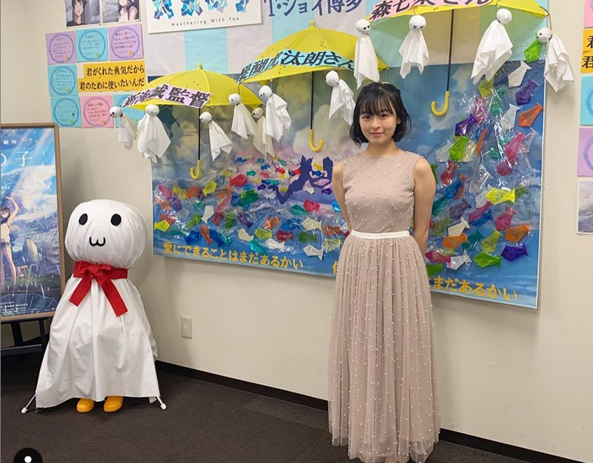 日本18岁美女当上足球应援经理