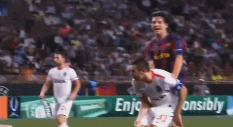 看发怒的梅西 如何硬刚对手！