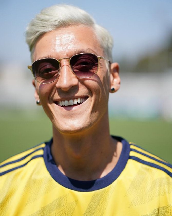 雷人！厄齐尔发型巨变太辣眼