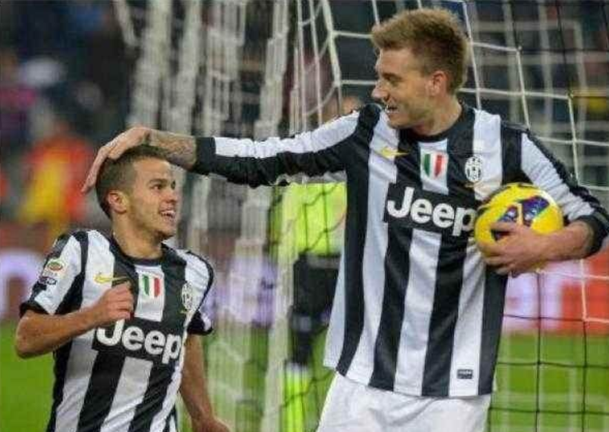 足坛最萌身高差！梅西伊布神图