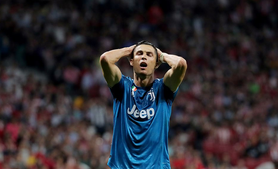 记仇！C罗又向马竞伸出五指