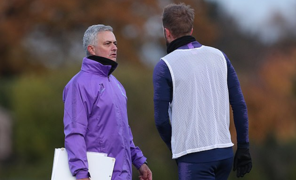 穆里尼奥意气风发！带热刺训练