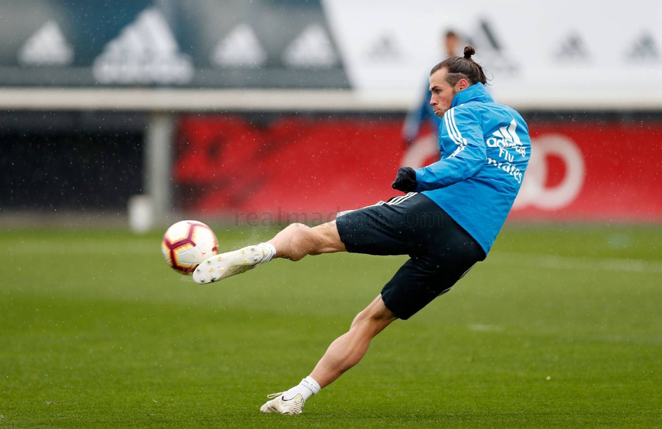 皇马备战贝尔腿部肌肉太抢眼