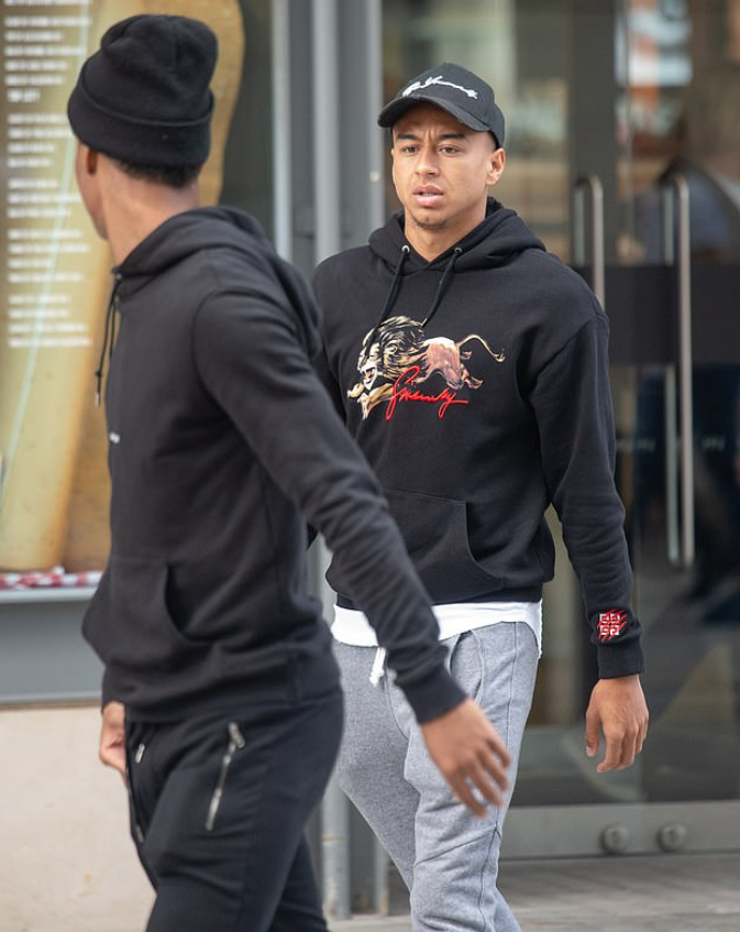 曼联双星购物！忍受批评放松