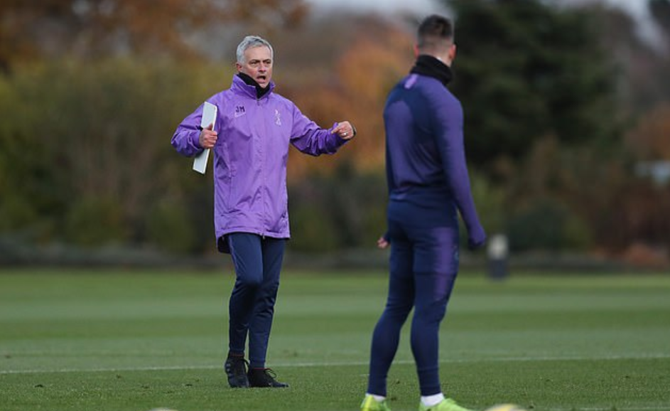 穆里尼奥意气风发！带热刺训练