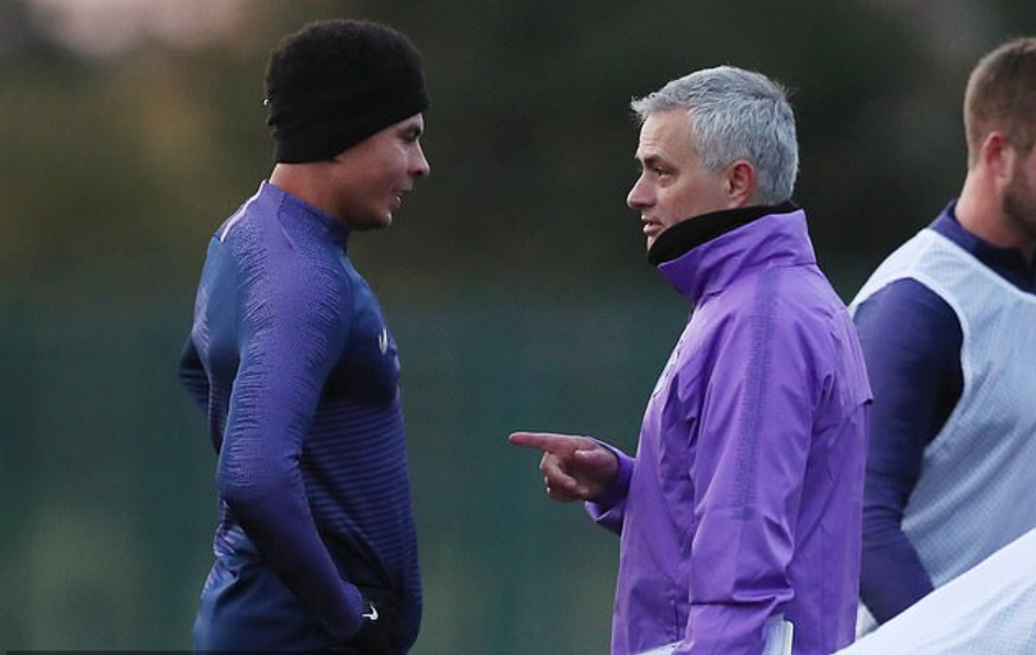 穆里尼奥意气风发！带热刺训练