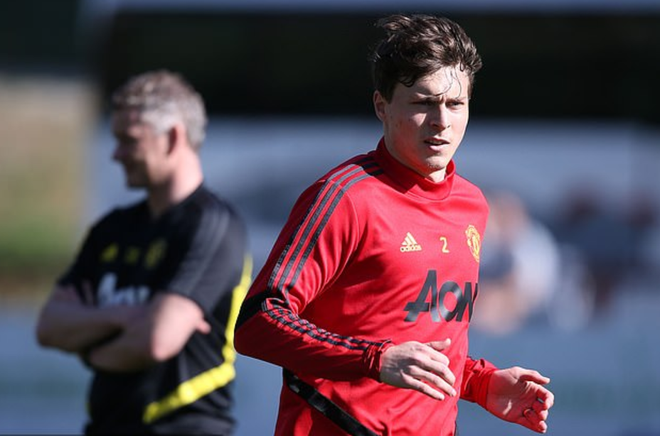 曼联训练！中场大将伤愈复出