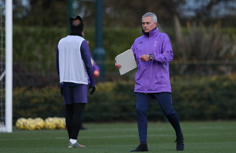 穆里尼奥意气风发！带热刺训练