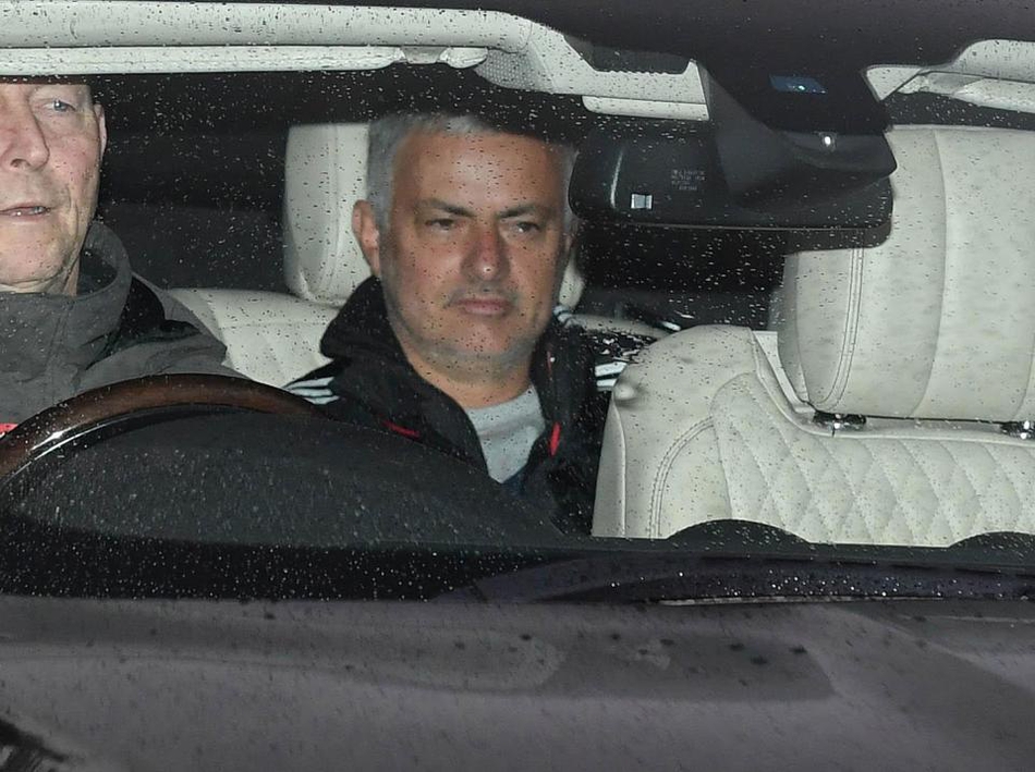 穆帅终露微笑 逃过处罚心情好