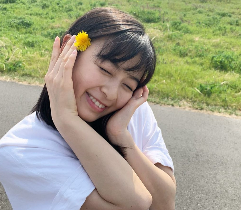 日本18岁美女当上足球应援经理