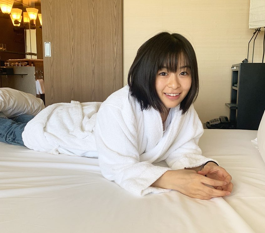 日本18岁美女当上足球应援经理