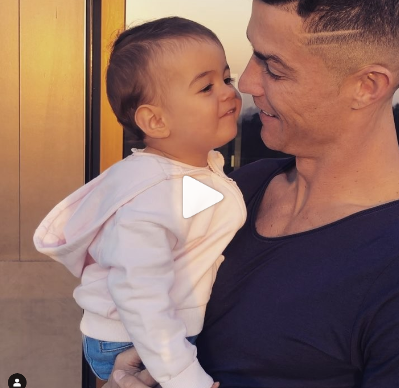 看总裁C罗咋带娃！霸道又温暖