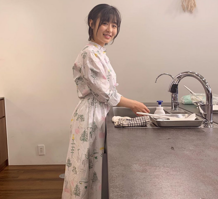 日本18岁美女当上足球应援经理