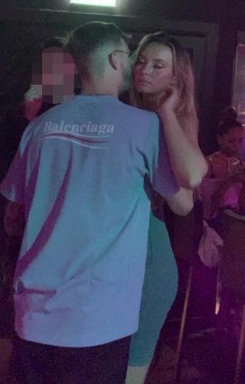 英超红星和嫩模夜总会狂欢