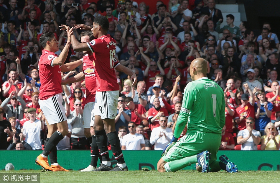 曼联庆祝破门