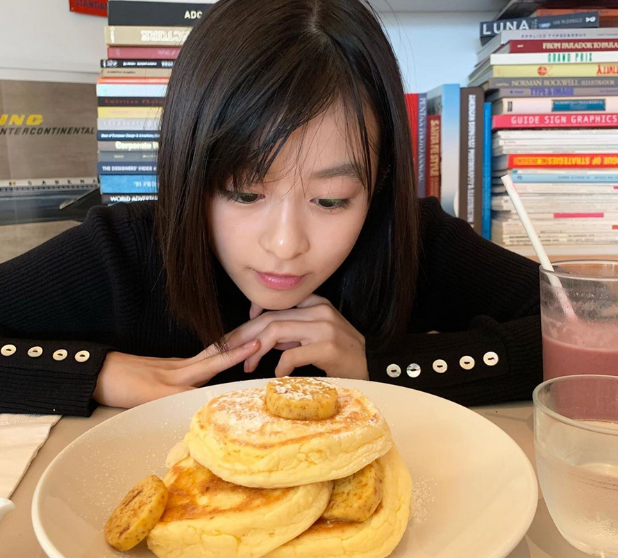 日本18岁美女当上足球应援经理