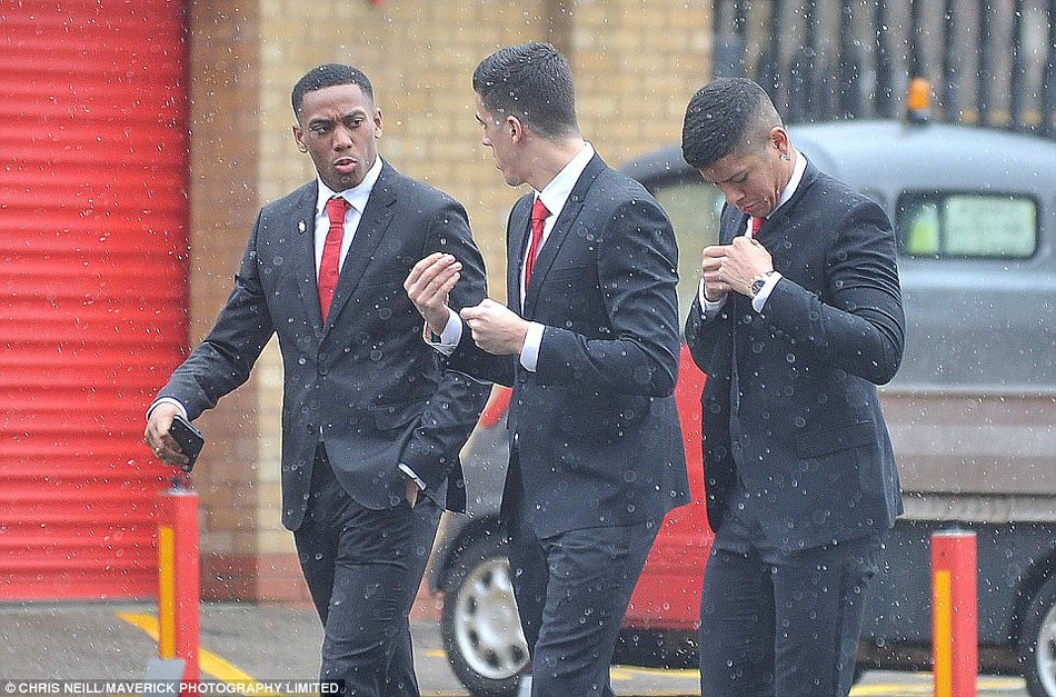 穆帅爵爷领群星悼念慕尼黑空难