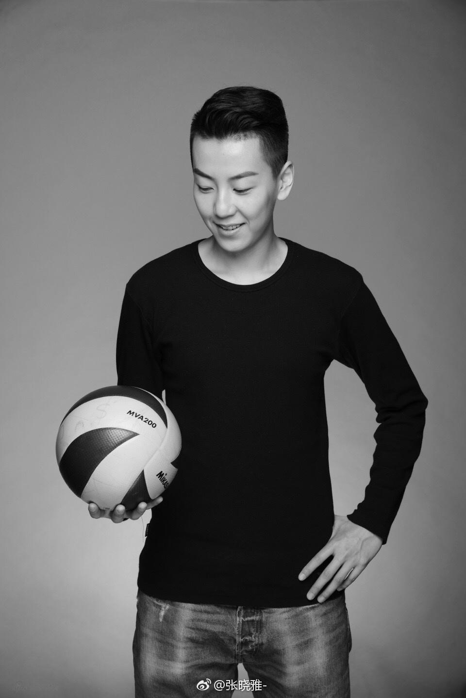 张晓雅领衔川女排三将搞怪自拍_高清图集_新浪网