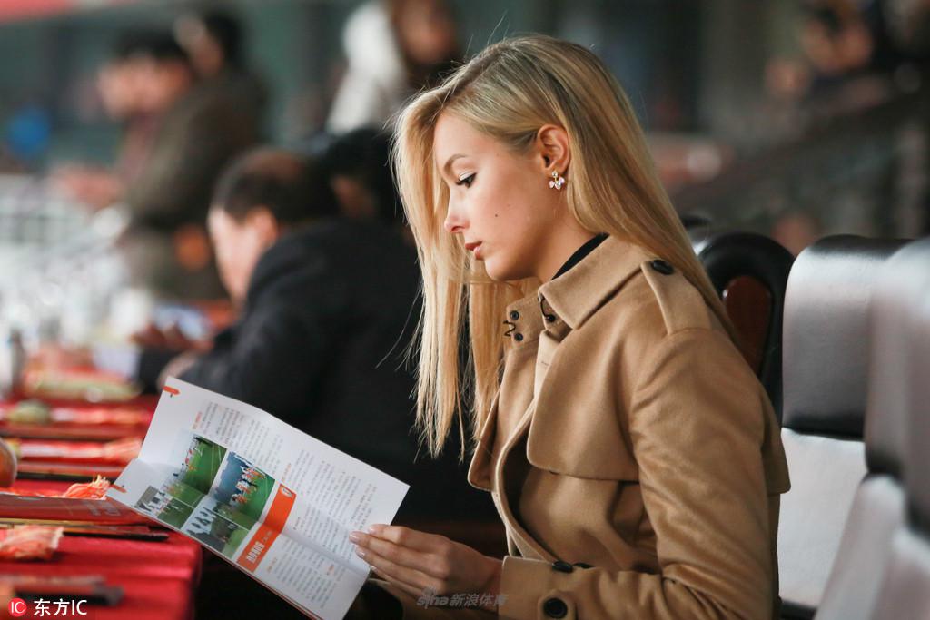 瓦尔加看台观战_高清图集_新浪网