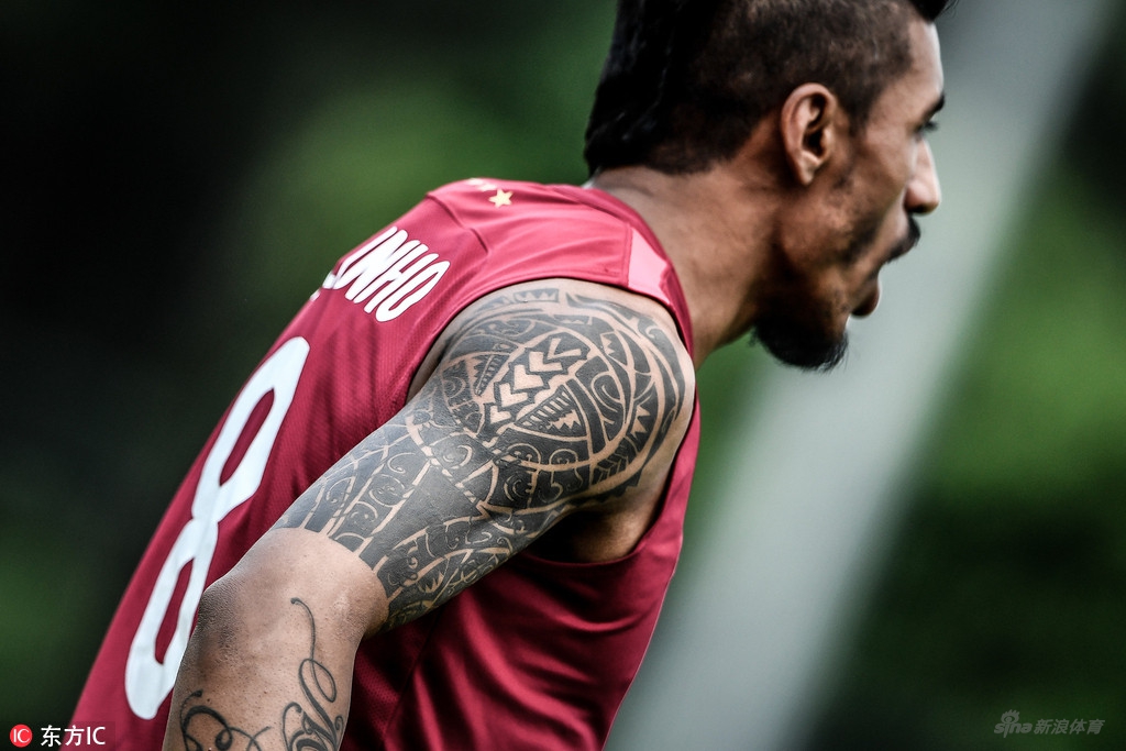 广州恒大球员霸气纹身_高清图集_新浪网