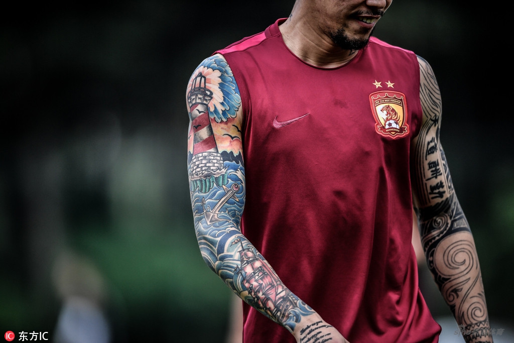 广州恒大球员霸气纹身_高清图集_新浪网