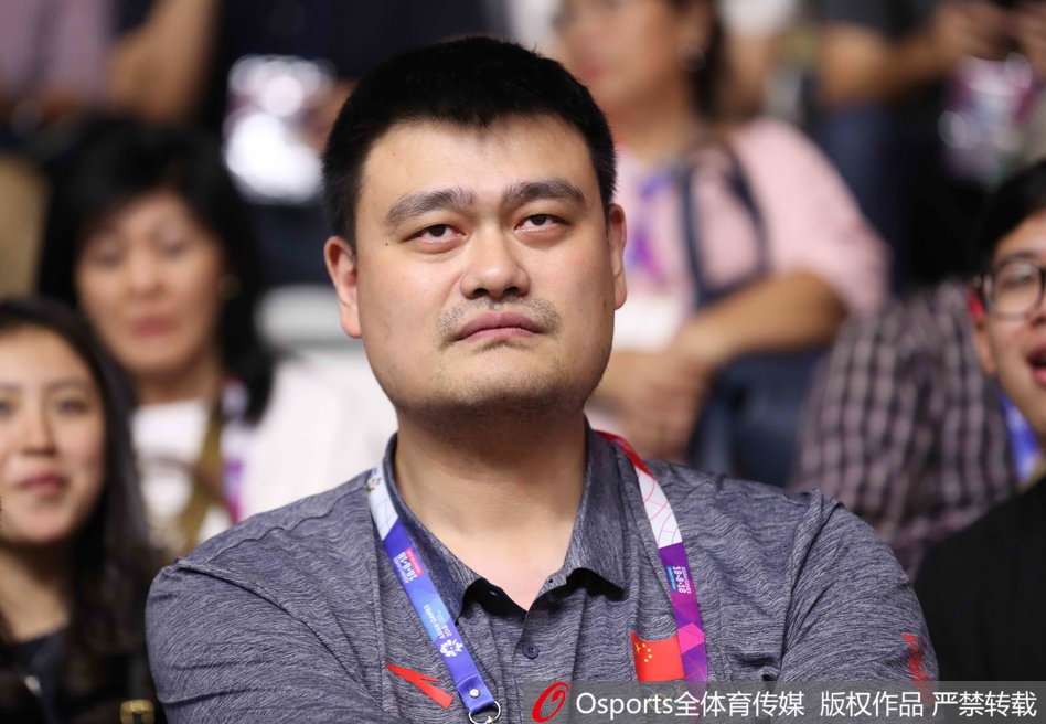 姚明现身看台观战