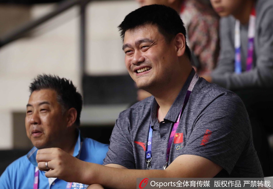 姚明现身看台观战