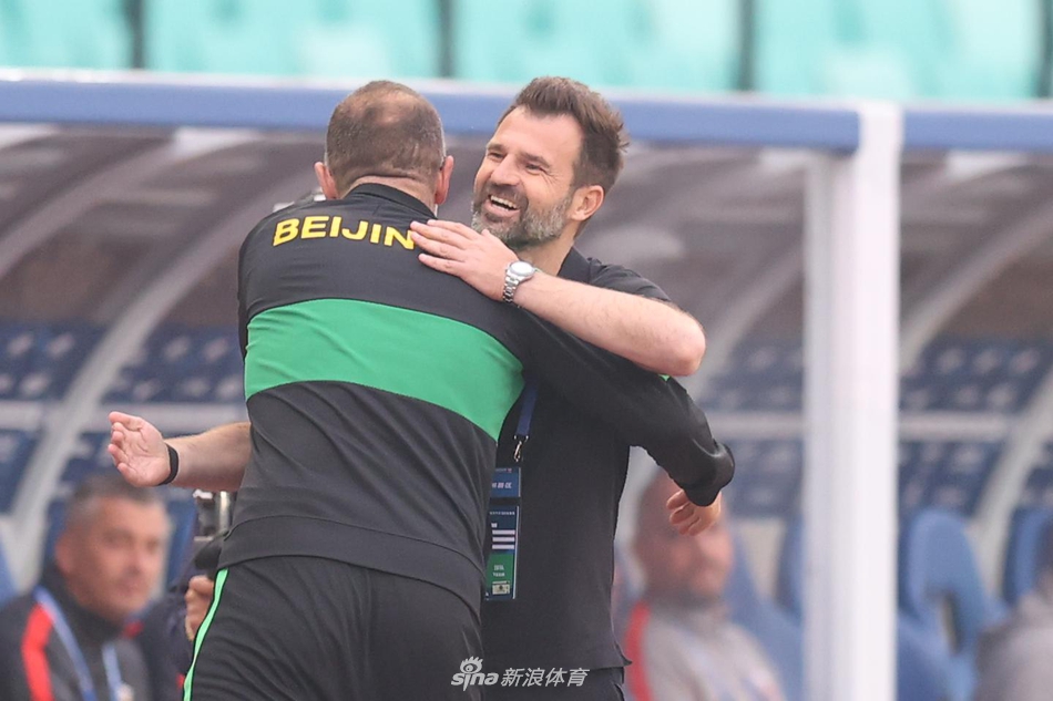 新浪直击上海海港3-1北京国安