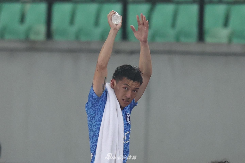 新浪直击北京国安2-0大连人