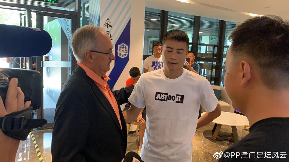 施蒂利克离开苏州赛区 众将相送