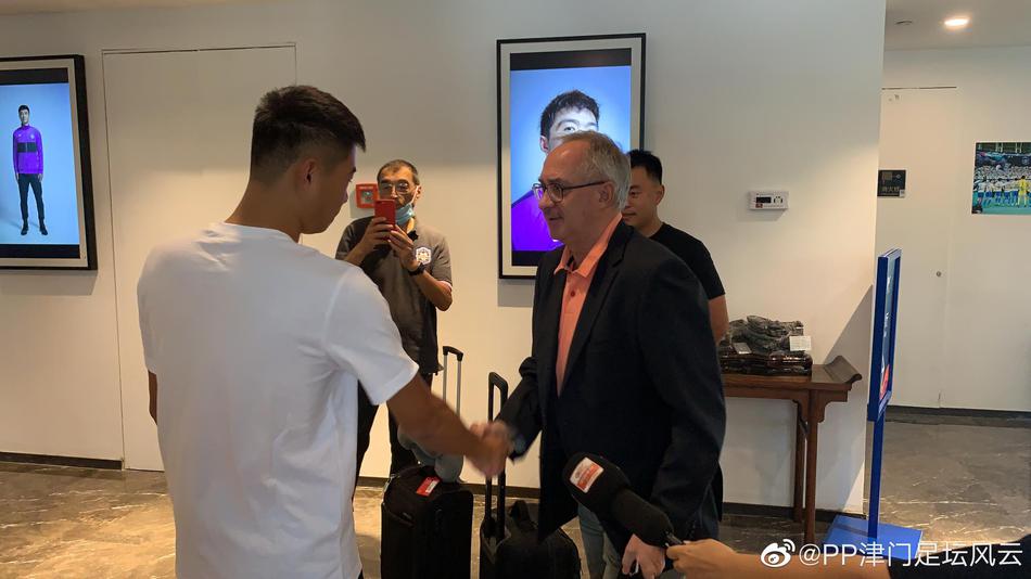 施蒂利克离开苏州赛区 众将相送