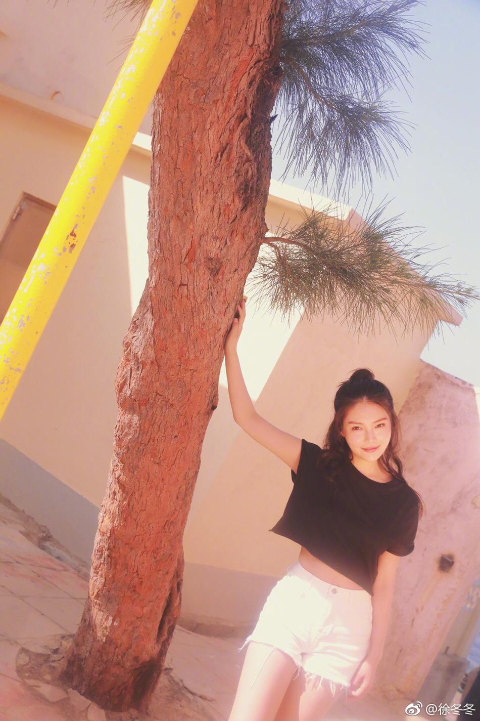 徐冬冬上传魅惑写真助阵世界杯