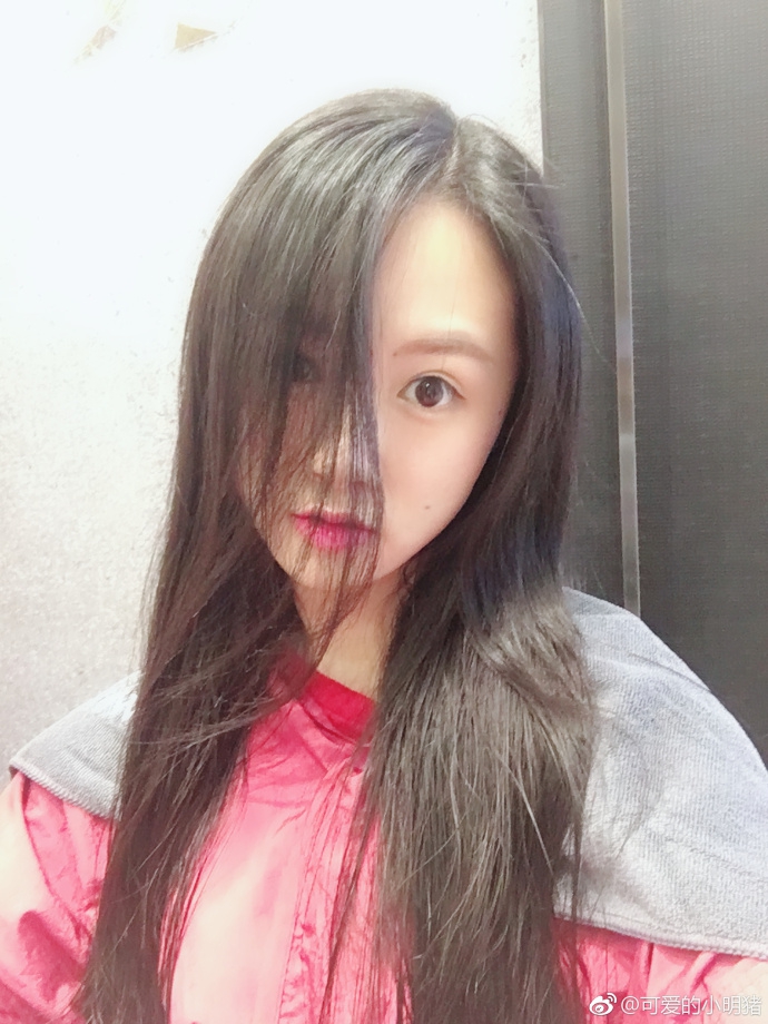 有这颜值才能当足球主播