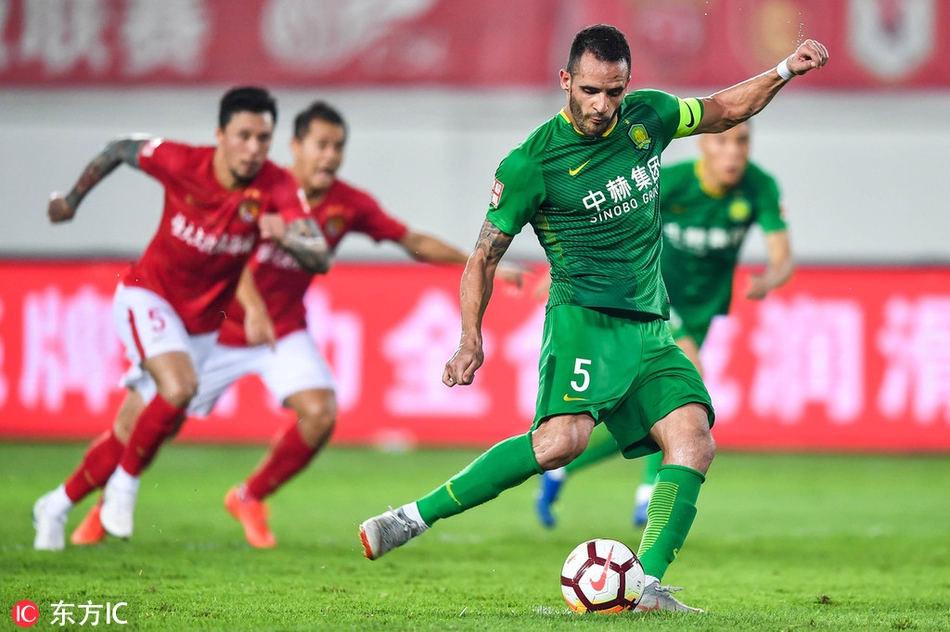 争冠直接对话 奥古斯托点球不进