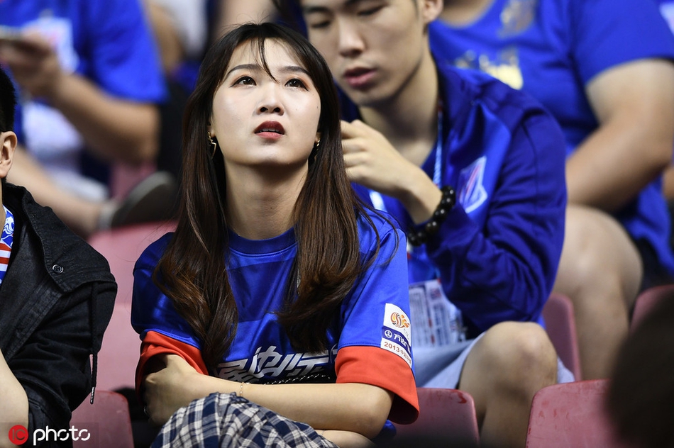 京沪决 国安白衣女神PK申花长发美女