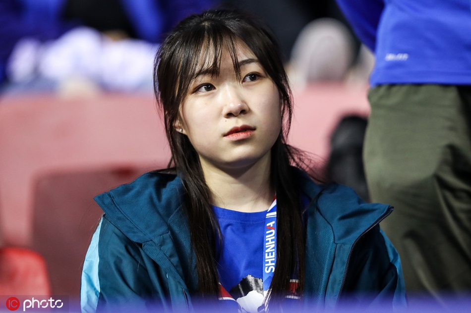 京沪决 国安白衣女神PK申花长发美女