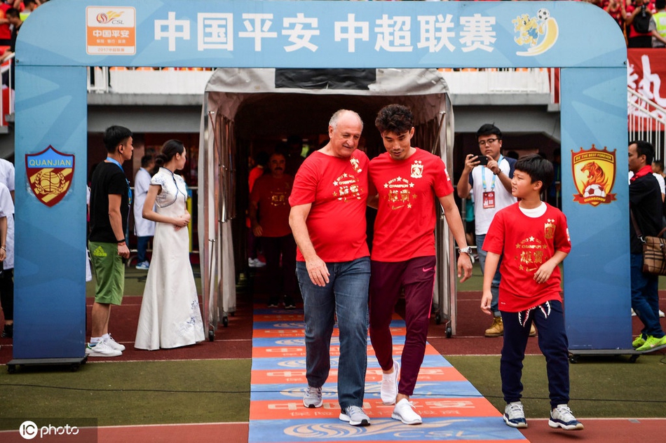 2017 中超夺冠庆典 郑智与斯科拉里